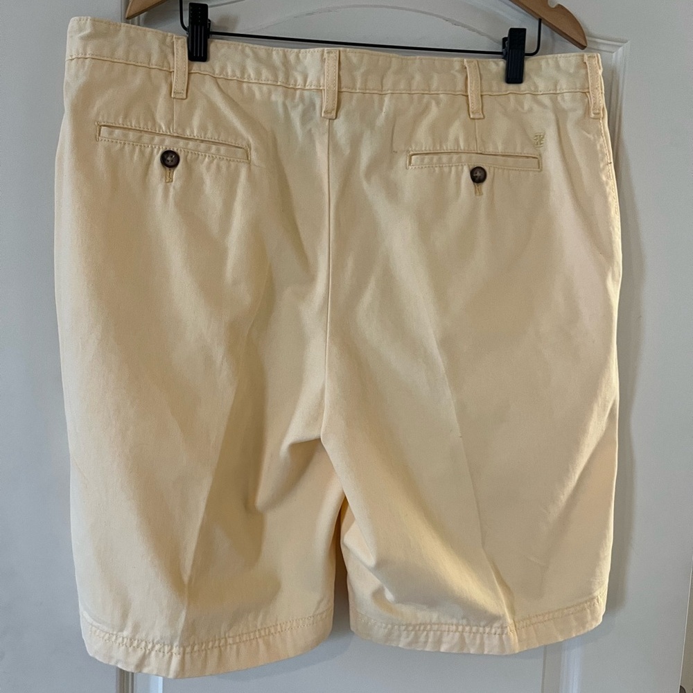 IZOD Saltwater Chinos Light Yellow Flat Front Dress Shorts Men’s Size 40W - Picture 5 of 15